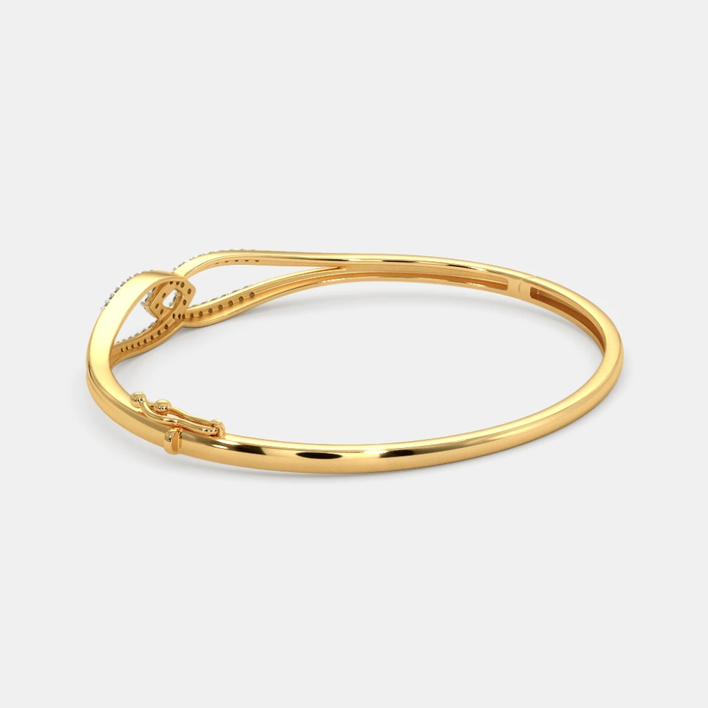 Elegant Estrella Oval Bangle